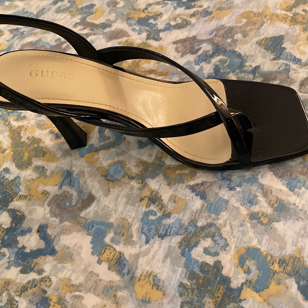 Womens Black Patent Leather Guess shoe, Size 81/2